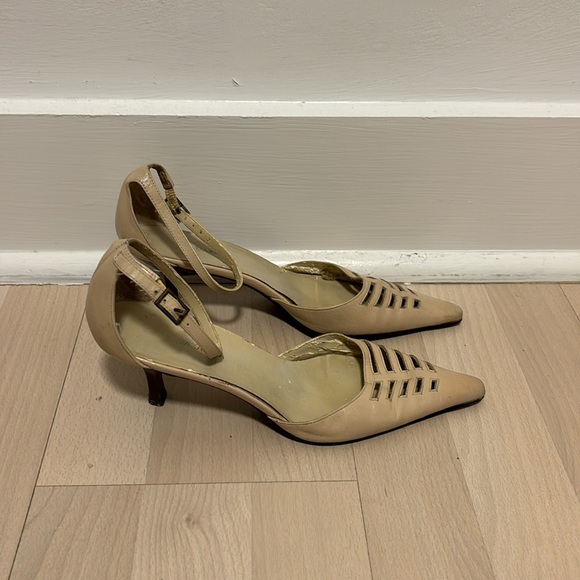 BCBG MAXAZRIA POINTED TOE - Picture 2 of 7